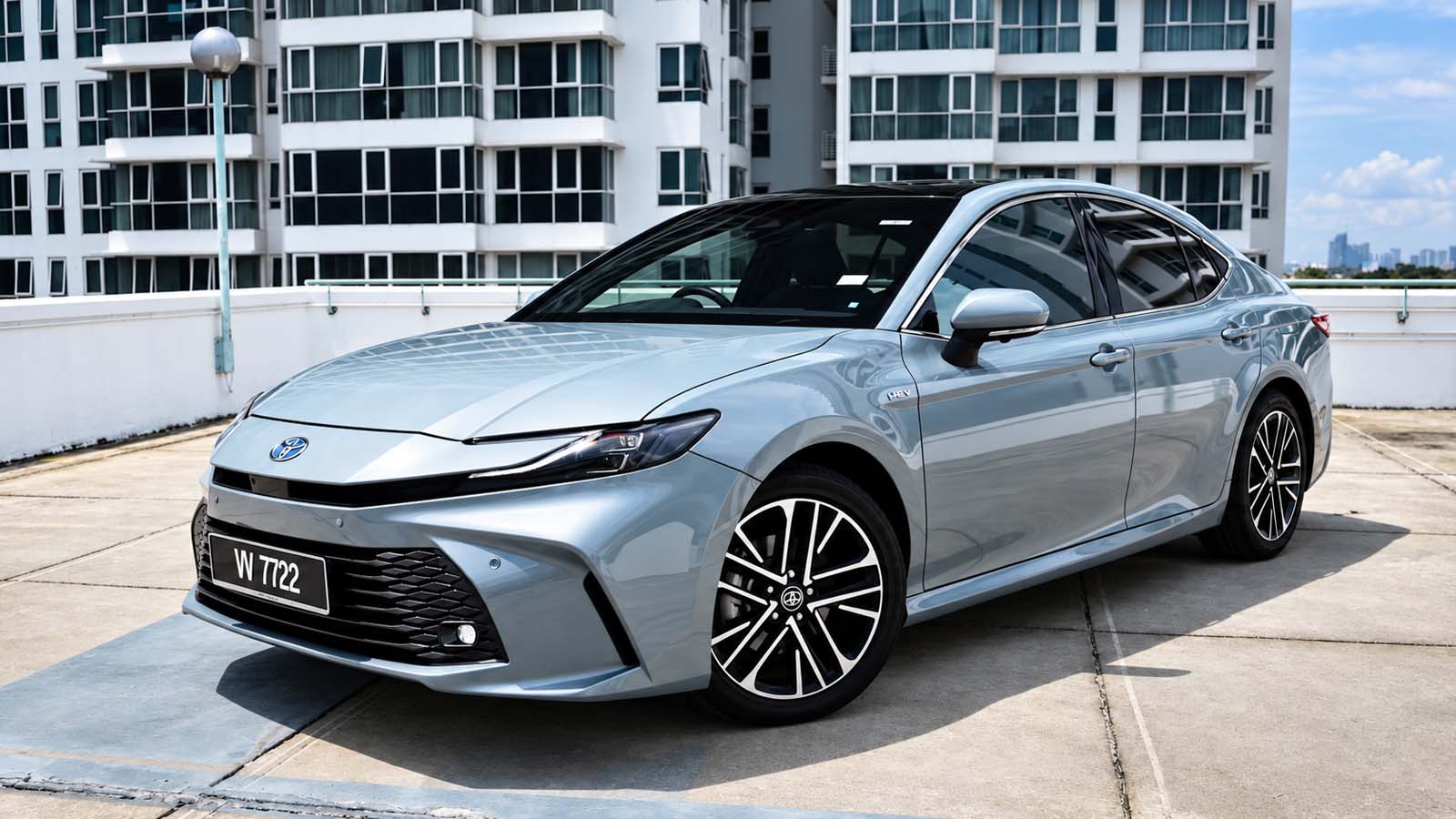2025 Toyota Camry HEV 试驾：买它还需要犹豫？当“Uncle车”的舒适遇上运动帅气！