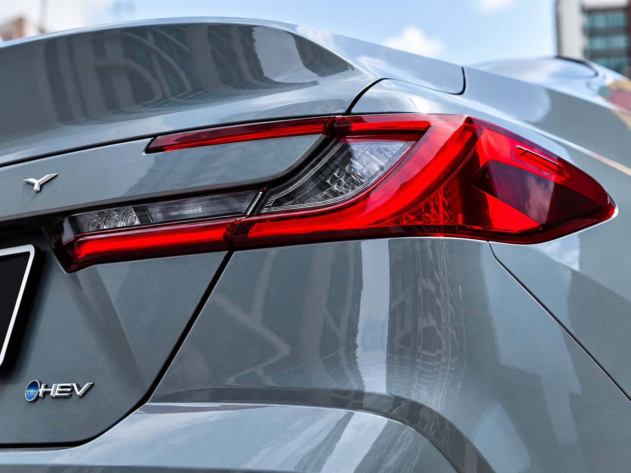 2025 Toyota Camry HEV 试驾：买它还需要犹豫？当“Uncle车”的舒适遇上运动帅气！