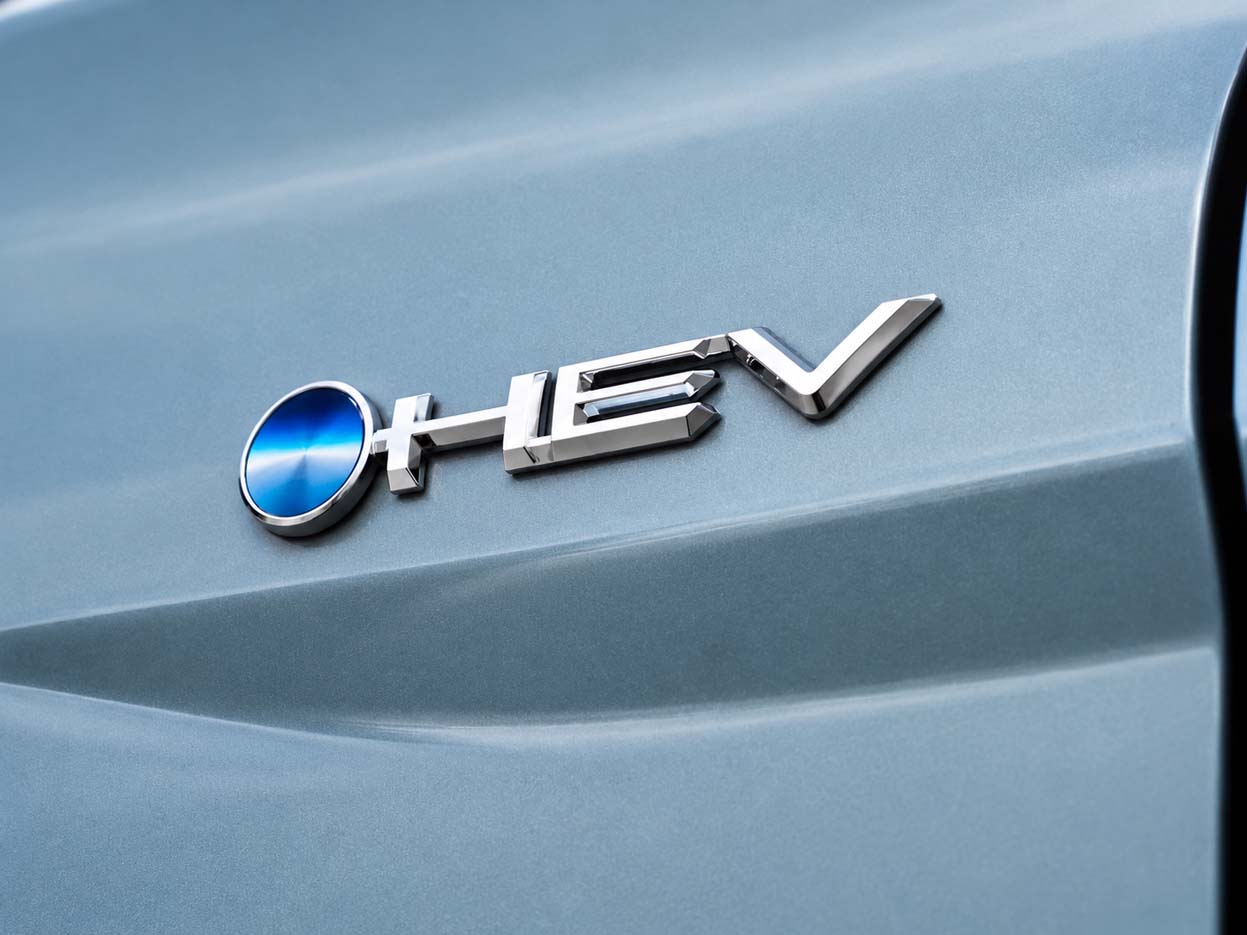 2025 Toyota Camry HEV 试驾：买它还需要犹豫？当“Uncle车”的舒适遇上运动帅气！