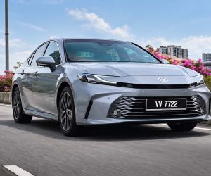 2025 Toyota Camry HEV 试驾:买它还需要犹豫?当“Uncle车”的舒适遇上运动帅气!