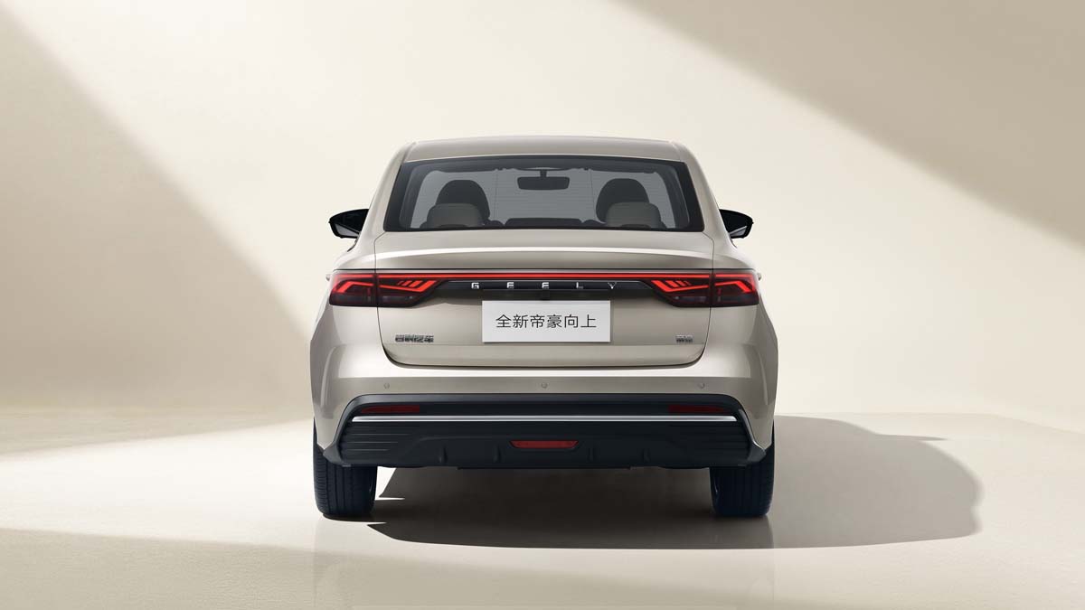 2027 Geely Emgrand 推出！换上了12.8寸中控屏，入门版售价折合约RM35,000起！