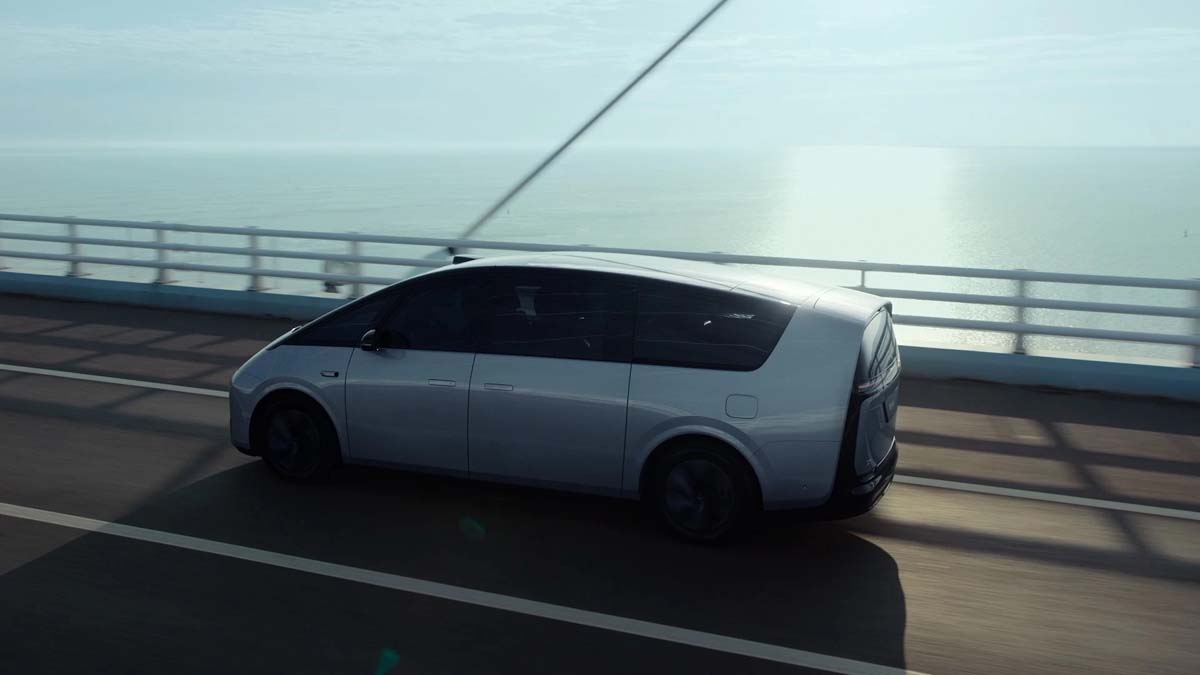 Li Auto Mega 疑似现身大马！561 PS 豪华纯电 MPV，续航达 710 km